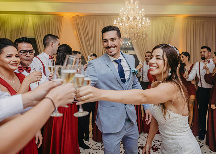 "He Was Tacky And Rude": Sister Freaks At Brother's Alcohol-Free Wedding "He Was Tacky And Rude": Sister Freaks At Brother's Alcohol-Free Wedding