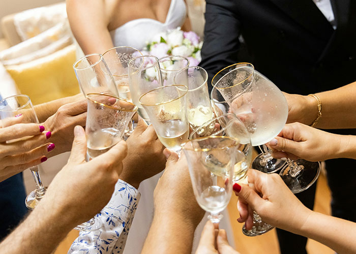 "He Was Tacky And Rude": Sister Freaks At Brother's Alcohol-Free Wedding "He Was Tacky And Rude": Sister Freaks At Brother's Alcohol-Free Wedding