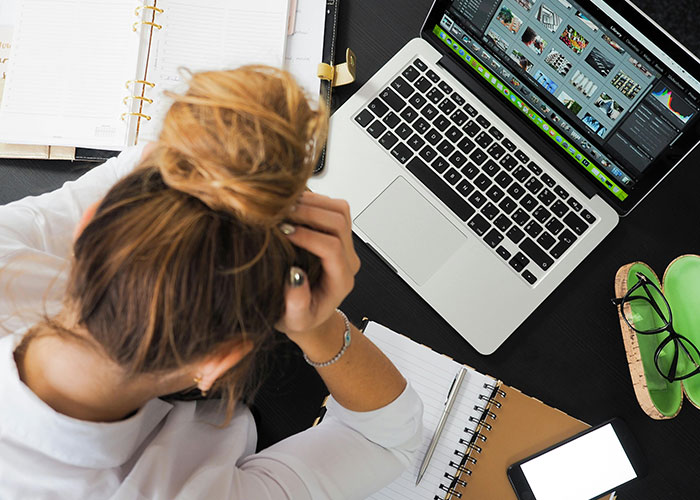 “I Sadly Thought This Was Normal Behavior For A Long Time”: 30 Signs That Somebody Is Not Okay - 9