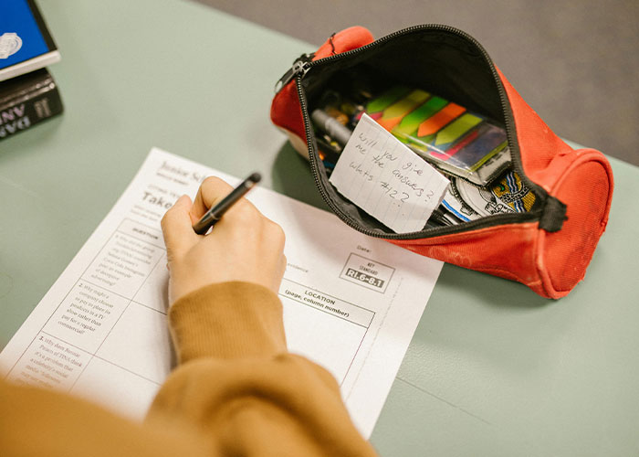 “Marking Those Papers Broke Me”: 40 Times Students Stunned Their Teachers With Their Stupidity - 7