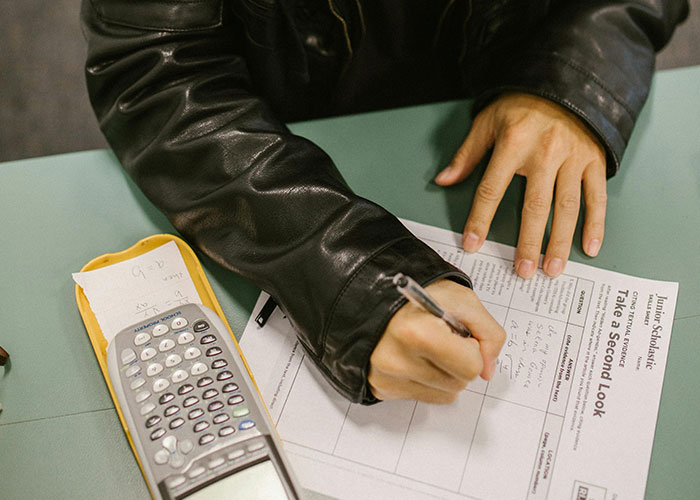 “Marking Those Papers Broke Me”: 40 Times Students Stunned Their Teachers With Their Stupidity - 1