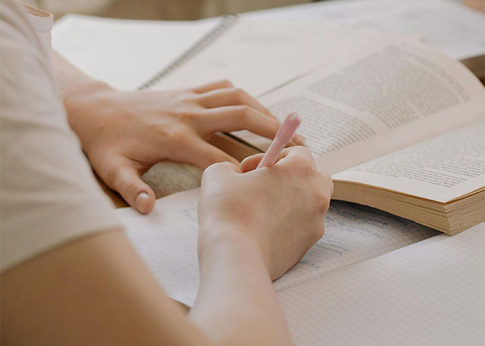 “Marking Those Papers Broke Me”: 40 Times Students Stunned Their Teachers With Their Stupidity - 9