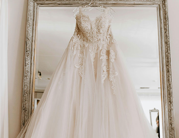 “Several Inappropriate Baby Videos”: 30 Horrible Or Wonderful Wedding Experiences Folks Had