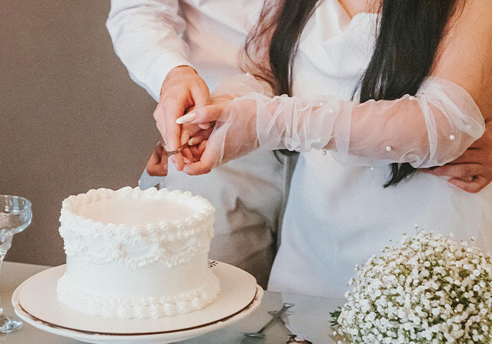 “Several Inappropriate Baby Videos”: 30 Horrible Or Wonderful Wedding Experiences Folks Had