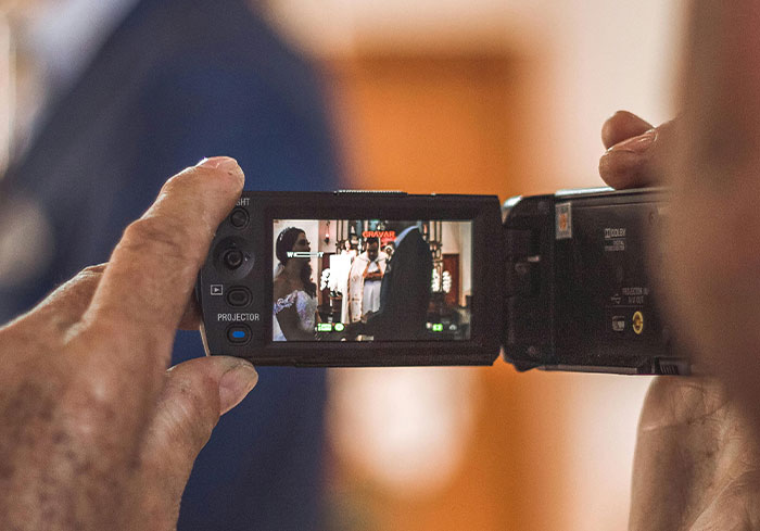 “Several Inappropriate Baby Videos”: 30 Horrible Or Wonderful Wedding Experiences Folks Had