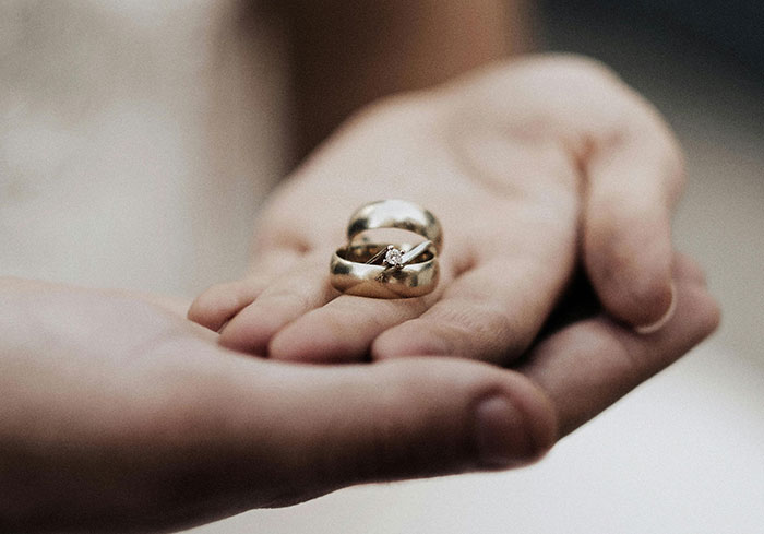 “Several Inappropriate Baby Videos”: 30 Horrible Or Wonderful Wedding Experiences Folks Had