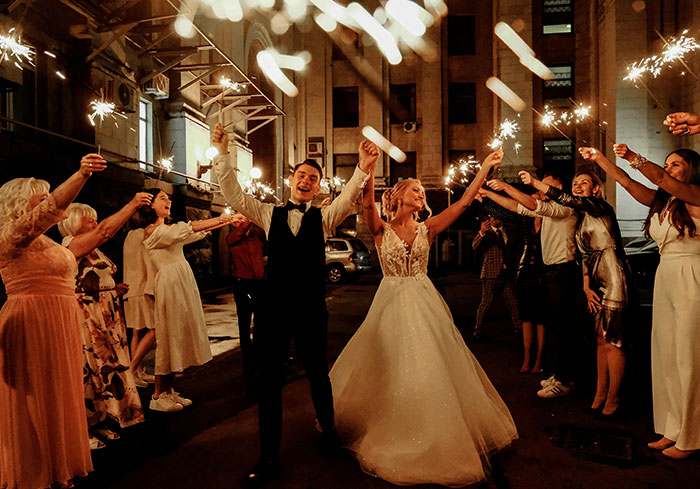 “Several Inappropriate Baby Videos”: 30 Horrible Or Wonderful Wedding Experiences Folks Had