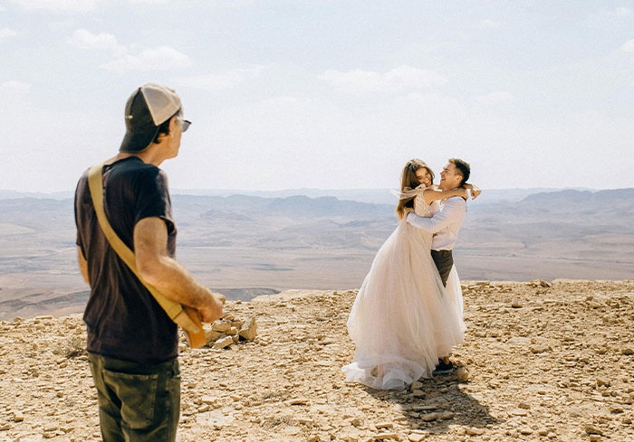 “Several Inappropriate Baby Videos”: 30 Horrible Or Wonderful Wedding Experiences Folks Had