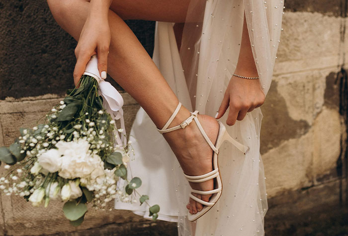 “Several Inappropriate Baby Videos”: 30 Horrible Or Wonderful Wedding Experiences Folks Had