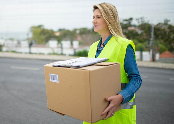 30 ‘White Knight’ Behaviors Men Still Do Without Realizing How Toxic They Really Are