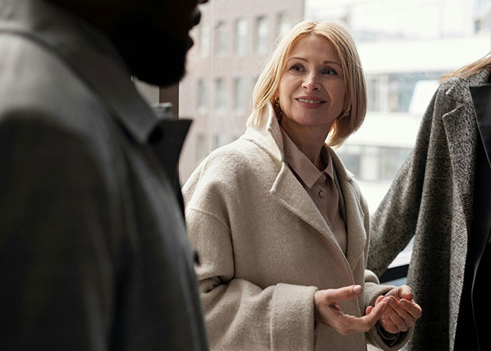 30 ‘White Knight’ Behaviors Men Still Do Without Realizing How Toxic They Really Are