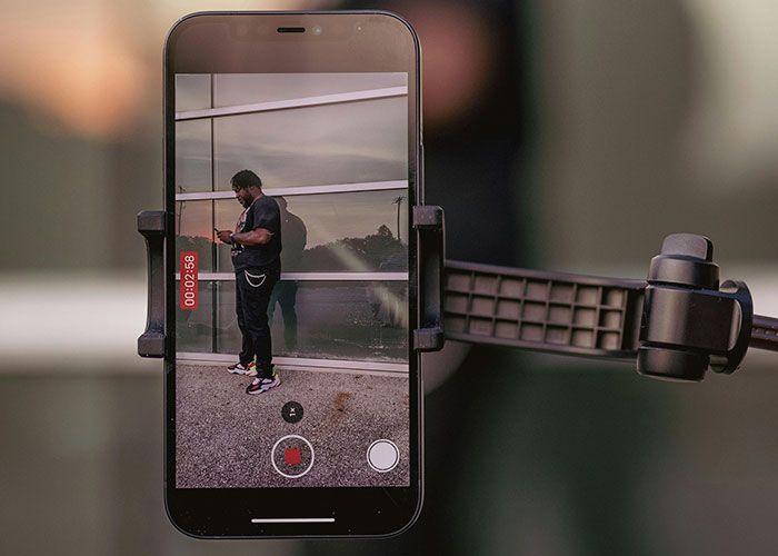 30 ‘White Knight’ Behaviors Men Still Do Without Realizing How Toxic They Really Are