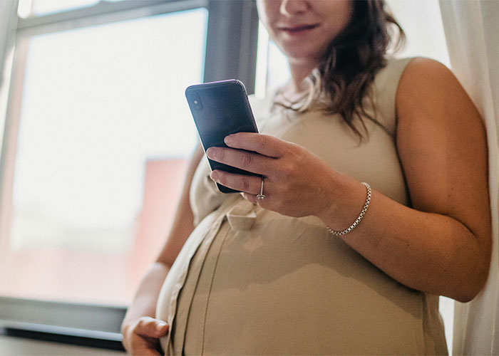 Woman Invites All 4 Of Husband's Mistresses To Their Divorce Trial, Drama Ensues Woman Invites All 4 Of Husband's Mistresses To Their Divorce Trial, Drama Ensues