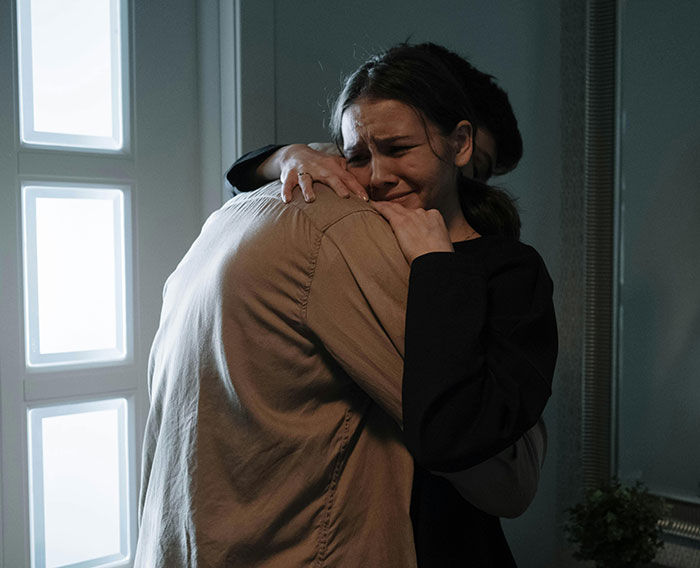 “Like A Bullet Has Pierced My Heart”: Man Considers Divorce After Wife’s Drunken Confession “Like A Bullet Has Pierced My Heart”: Man Considers Divorce After Wife’s Drunken Confession