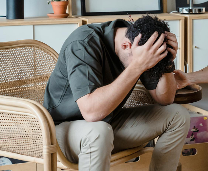 Man Rushes To The Hospital After His Wife Has A Heart Attack, Finds His “Friend” There - 5