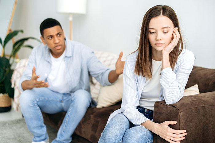 Woman Breaks Up With BF After His Suspicious Behavior Leads Her To Find Alarming Google Searches - 1