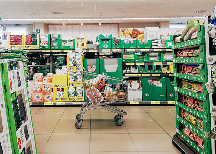 Guy Locks His Cart To Entitled Shopper After Being Annoyed Way Too Much Guy Locks His Cart To Entitled Shopper After Being Annoyed Way Too Much
