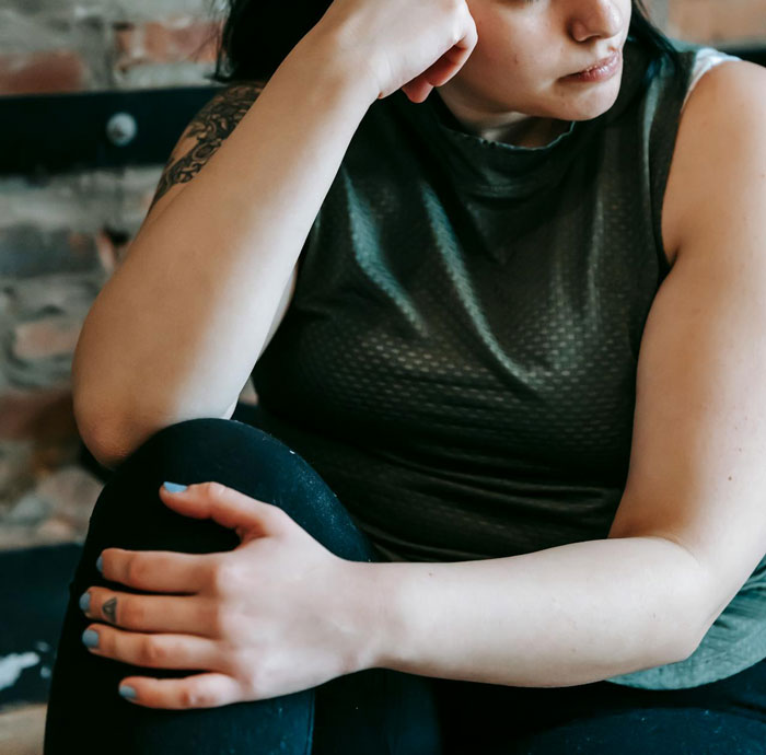 Woman Can’t Understand Why She Struggles To Find A Man, Friend Gets Blatantly Honest - 14