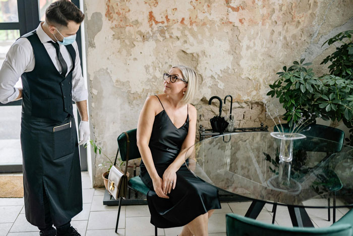 Woman Who Thought The Rapture Was About To Happen Dishes Out Huge Tips, Returns For A Refund - 1