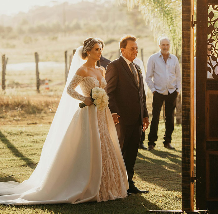 Bride Hurts Stepdad By Seeking Out Her Real Dad And Asking Him To Walk Her Down The Aisle