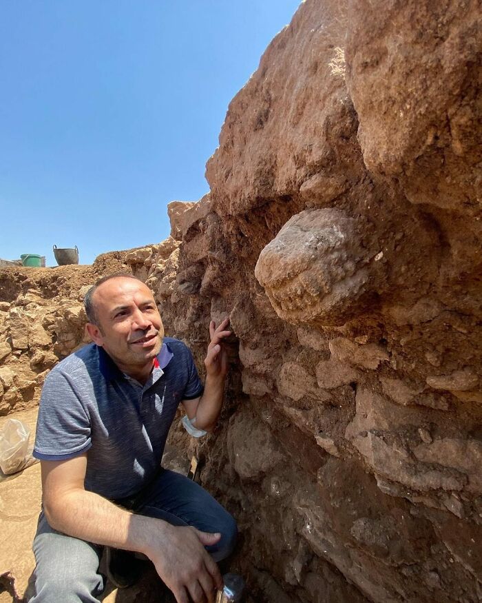 For The First Time In 12,000 Years, The Teeth Of A Leopard Statue Saw Daylight In 2021 At Karahantepe, Türkiye