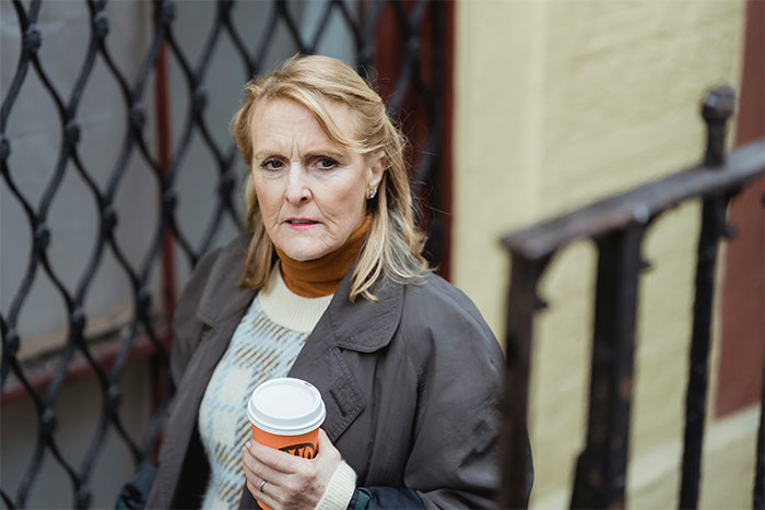 'Karens' Stop Airbnb Guests From Entering, Thinking They're Homeless, They Make Them Regret It 'Karens' Stop Airbnb Guests From Entering, Thinking They're Homeless, They Make Them Regret It