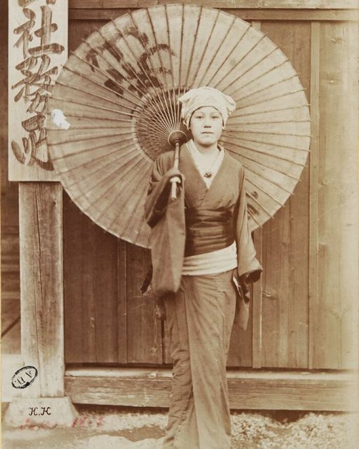 Jeune Fille Japonaise (Young Japanese Girl), 1882 From The Book "Souvenirs De Notre Tour Du Monde" - France - 1885 By Hugues Krafft (1853 - 1935)