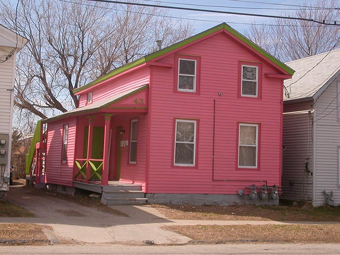 Guy Decides Not To Change Color Of The House He Bought, His Teen Son Struggles With It Years Later