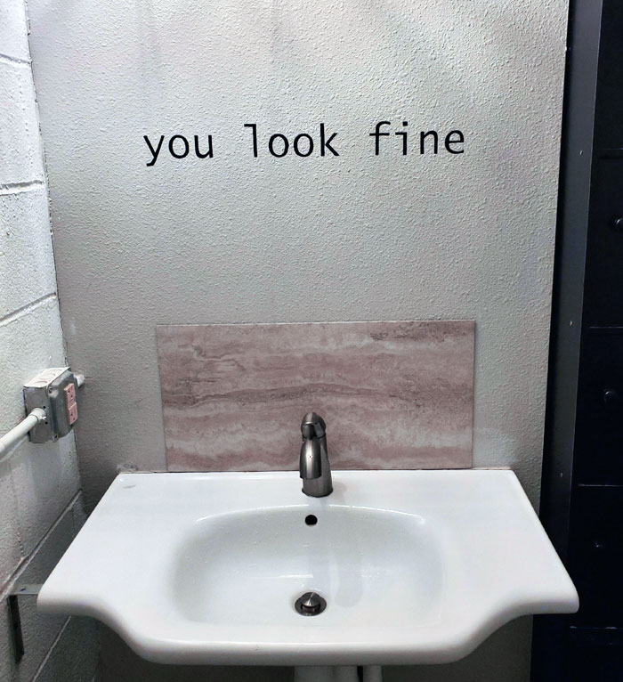 The Bathroom At This Restaurant Has No Mirror