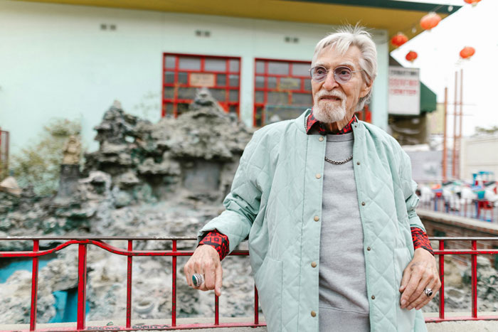 Boomer Mistakes Person's Hearing Aid For Headphones, Loudly Complains, Is Instantly Taught A Lesson