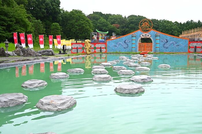 "Only 12 People Have Walked On The Moon. What's Something That Less People Have Done?" (30 Stories)