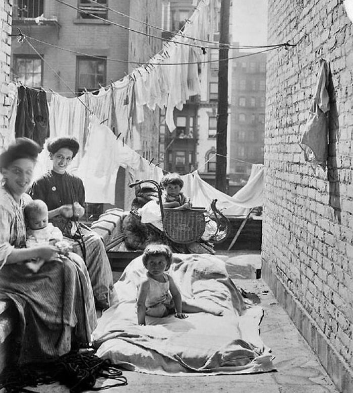 New York Tenement - 1910 Photo: Lewis Hine
