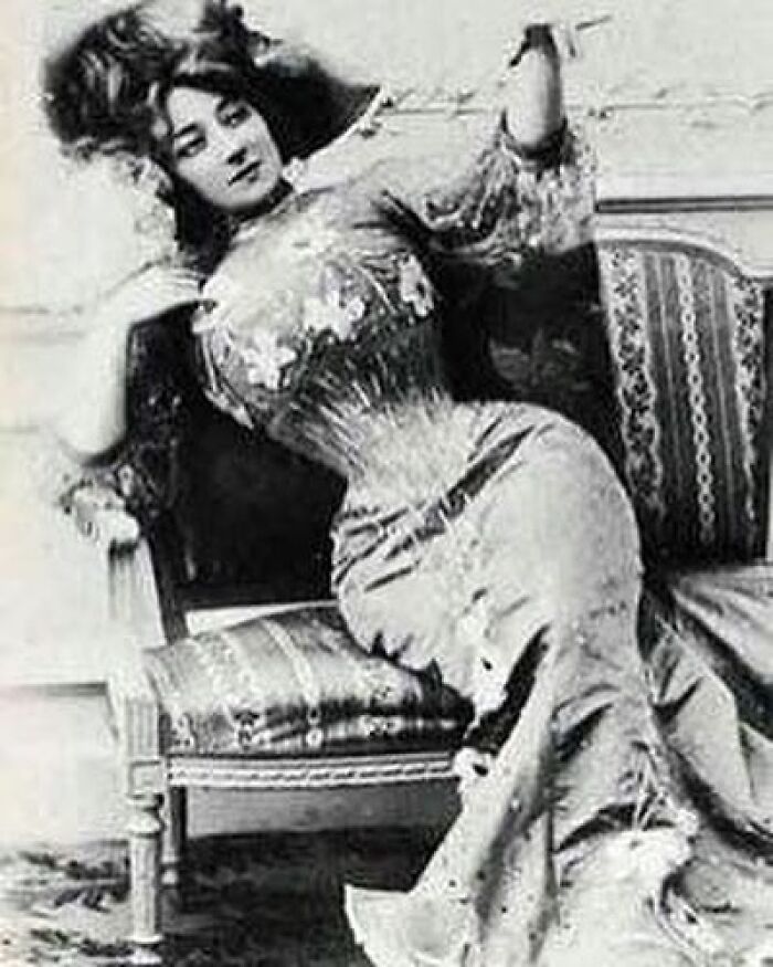 Helene Anna Held (19 March 1872 – 12 August 1918) Was A Polish Stage Performer And Singer On Broadway. While Appearing In London, She Had Been Spotted By Impresario Florenz Ziegfeld, Who Brought Her To America As His Common-Law Wife. Her Fame Seems To Have Owed More To Ziegfeld's Promotional Flair Than To Any Intrinsic Talent, And She Did Not Gain Critical Acclaim. But Her Uninhibited Style Inspired The Long-Running Series Of Popular Revues, The Ziegfeld Follies. Photo Taken C 1900s