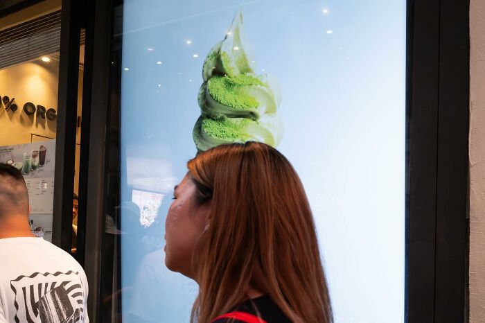 26 Funny Accidental Images That Were Taken At The Right Time And Place By This Street Photographer (New Pics)