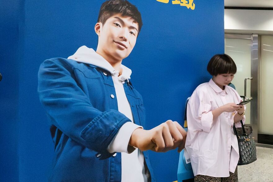 Lucky Coincidences: 26 Perfectly Timed Pictures Taken By Edas Wong (New Pics)