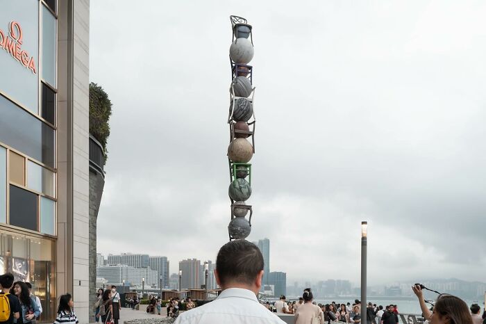 26 Funny Accidental Images That Were Taken At The Right Time And Place By This Street Photographer (New Pics)