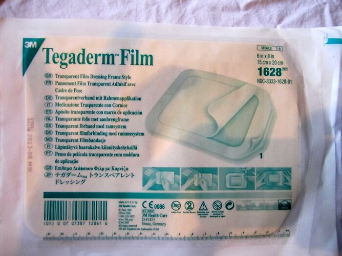 “Parents Of Identical Twins, How Did You Avoid Getting Them Confused As Babies?” (35 Answers)