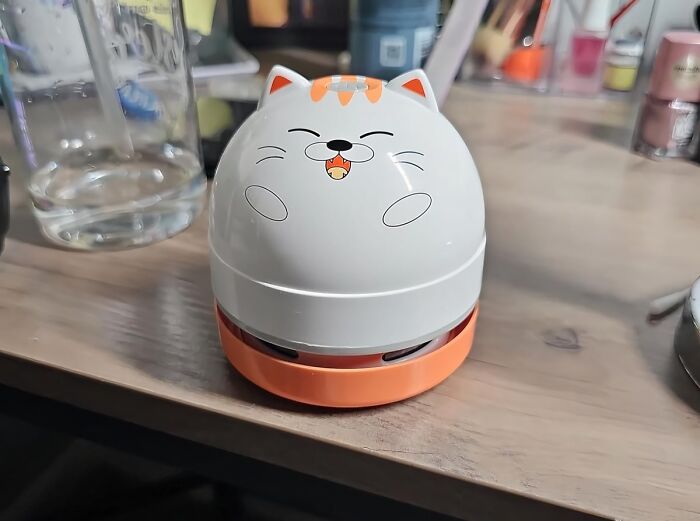 Mini Desktop Vacuum Cleaner: Cause Every Desk Needs A Little Clean-Up Crew