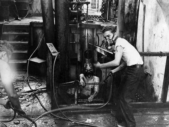 After The Attack On Pearl Harbor In 1941, Some Sailors Were Trapped On The Uss West Virginia And The Uss Oklahoma. One Group Of Men Survived 16 Days, Which They Tallied On The Wall Of The Storeroom Where They Were Trapped. No One Wanted Guard Duty Because Of The Incessant Banging And Screaming