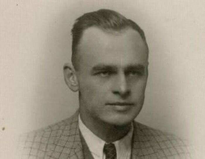 Witold Pilecki, miembro del ejército secreto polaco, se dejó atrapar intencionalmente por policías alemanes durante una redada en Varsovia para ser arrestado y enviado a Auschwitz para establecer allí una red de resistencia. La misión fue un exito