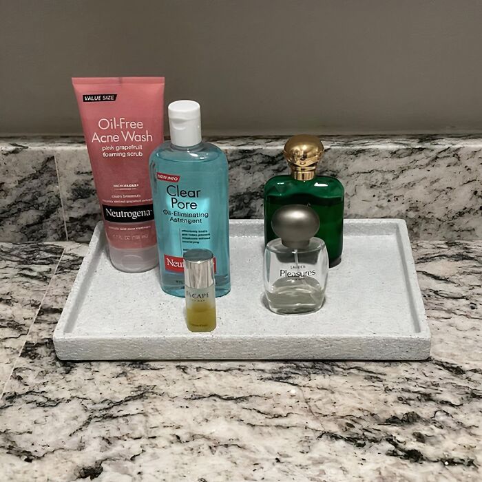 This White Marble Bathroom Tray Is Proof That Everything Looks Better When Displayed On A Tray With No Other Purpose 
