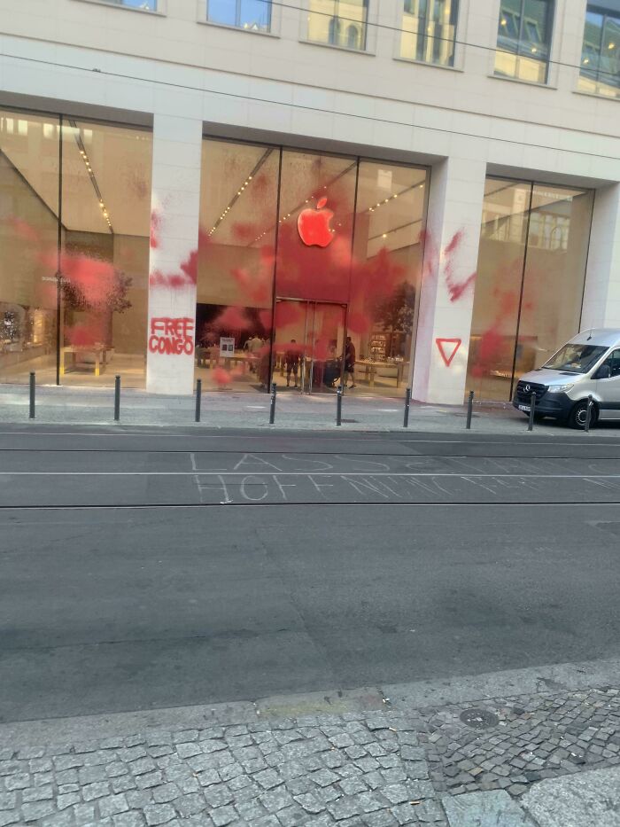 Apple Store Vandalized In Berlin
