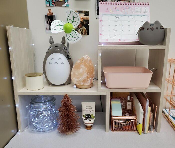 This Efficient Desktop Organizer Takes Advantage Of Vertical Space For Storage