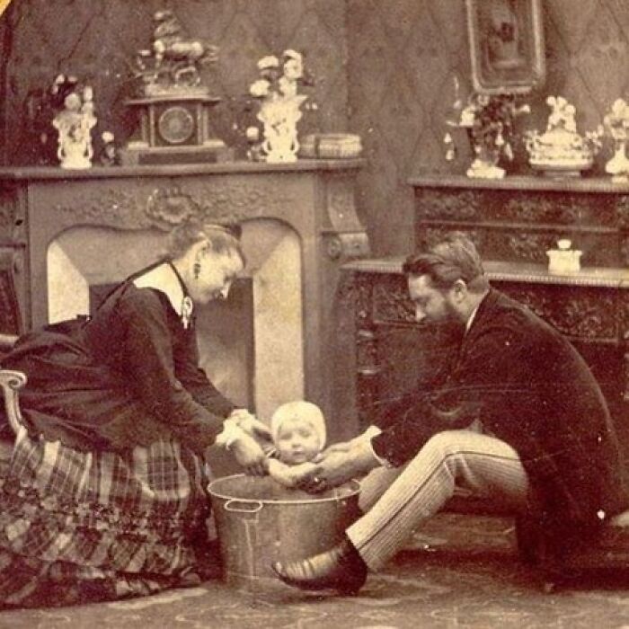 Victorian Stereograph Card Photo Of A Couple Giving Little Albert A Bath In Their Casserole Pot! Circa 1860s