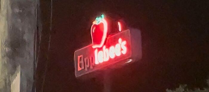 When You Go To Applebee’s In France But They’re All Out Of Apples