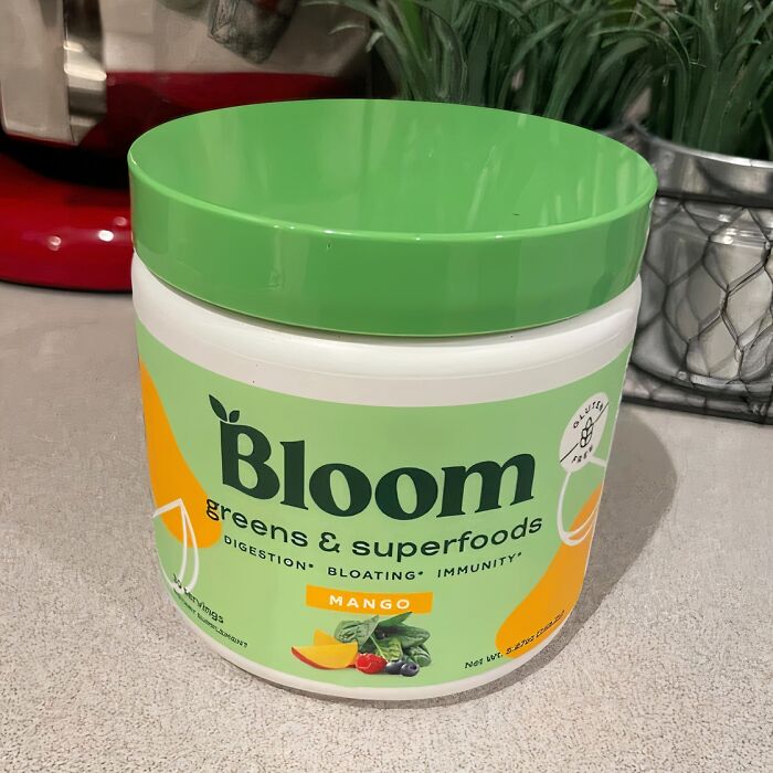 Hide Your Greens In Your Smoothies With This Nutrient Rich Superfood Greens Powder 