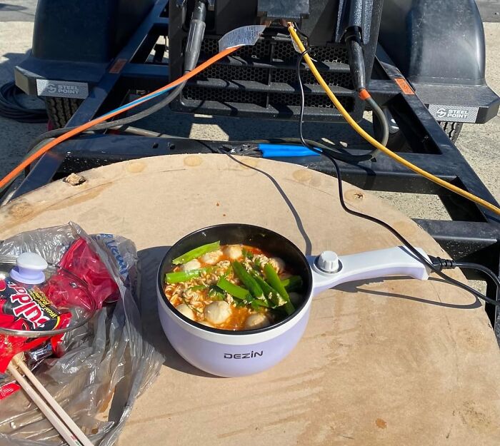 This Non-Stick Electric Pot Solves The "No Open Flame" Problem