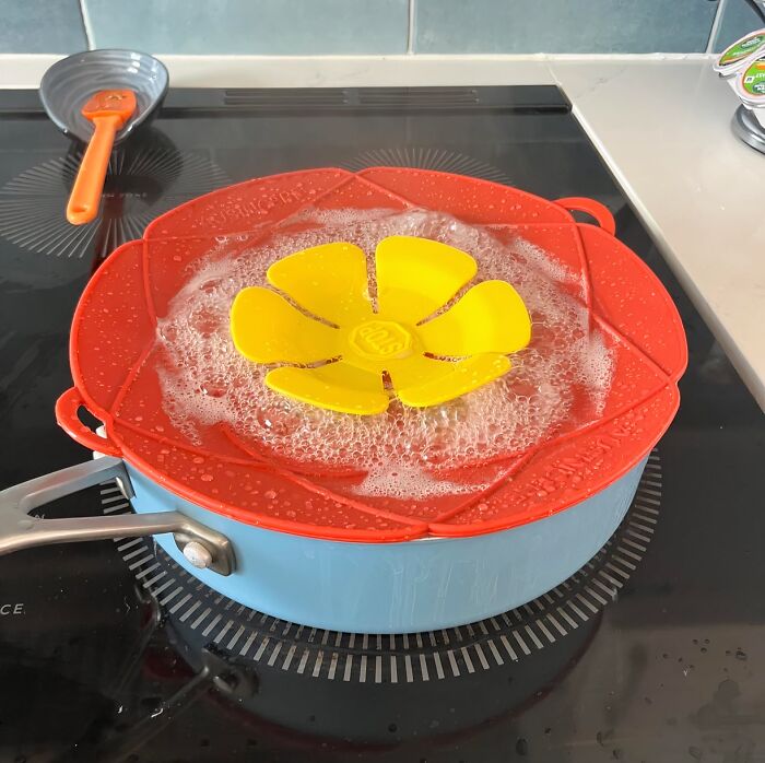Finally You Can Take Your Eyes Off The Pot For More Than 3 Seconds Thanks To This Spill Stopper Lid Cover 