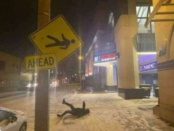 Hombre caído más adelante