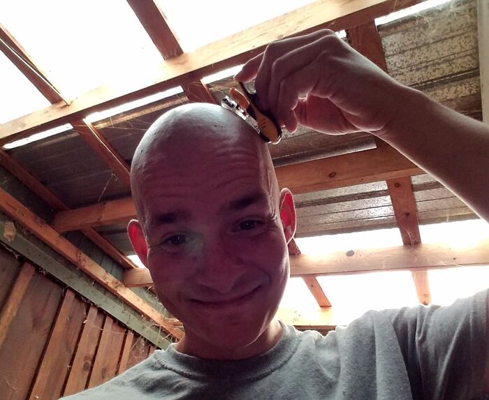 This Curved Head And Skull Shaving Razor Gives You Precision Like Never Before